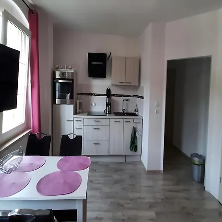 Lakeside Comfort With Garden Apartamento