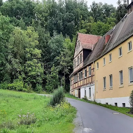 Lakeside Comfort With Garden Apartamento