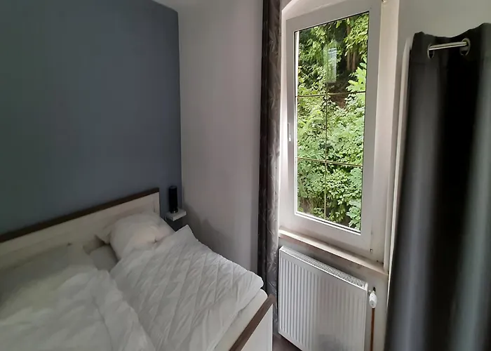 Lakeside Comfort With Garden *