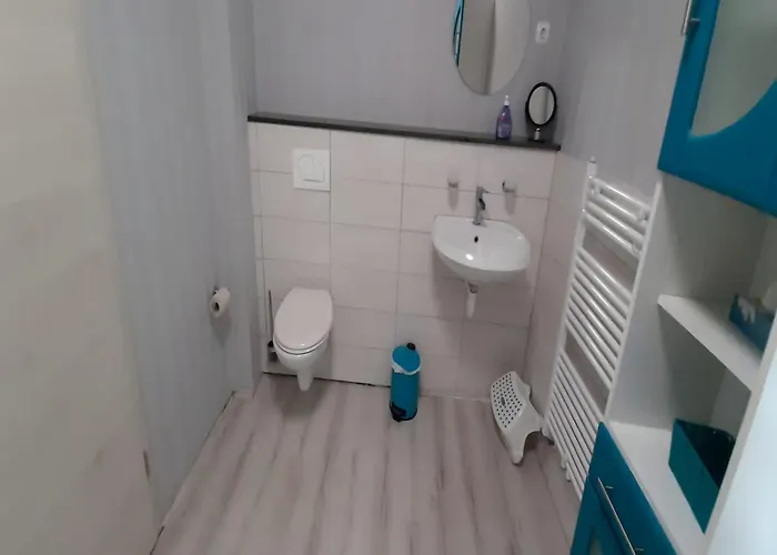 Lakeside Comfort With Garden *