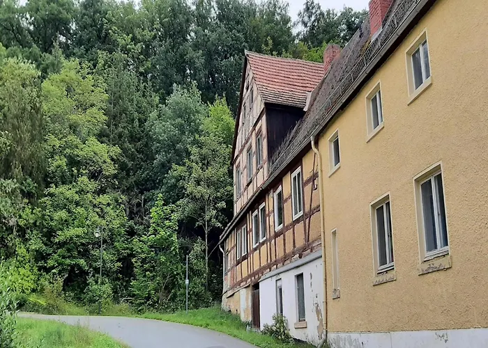 Lakeside Comfort With Garden